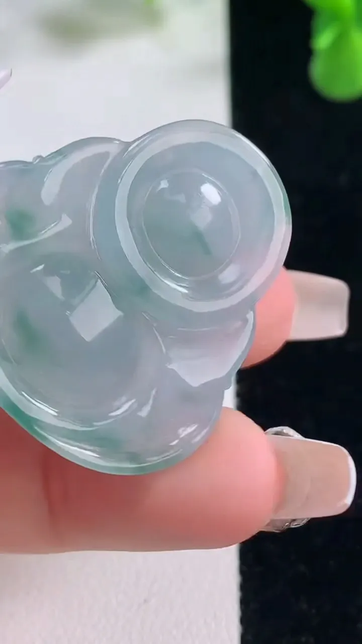 天然A货翡翠冰种飘花佛公吊坠，尺寸33.4-31.5-7.6，重量:11.94g
12月20日