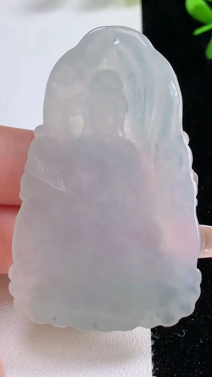 天然A货翡翠大势至菩萨吊坠，尺寸61.4-38.8-5.9，重:26.48g
12月20日