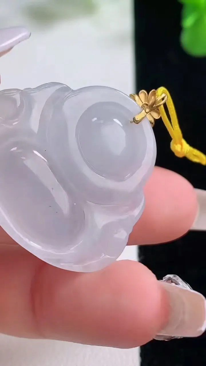 天然A货翡翠种白冰佛公吊坠，尺寸28.5-32-6.2，重量:8.71g
12月20日