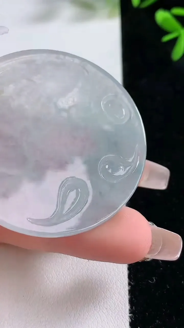 天然A货翡翠冰种飘花大势至菩萨吊坠，尺寸49-4.6，重:24.20g
12月20日