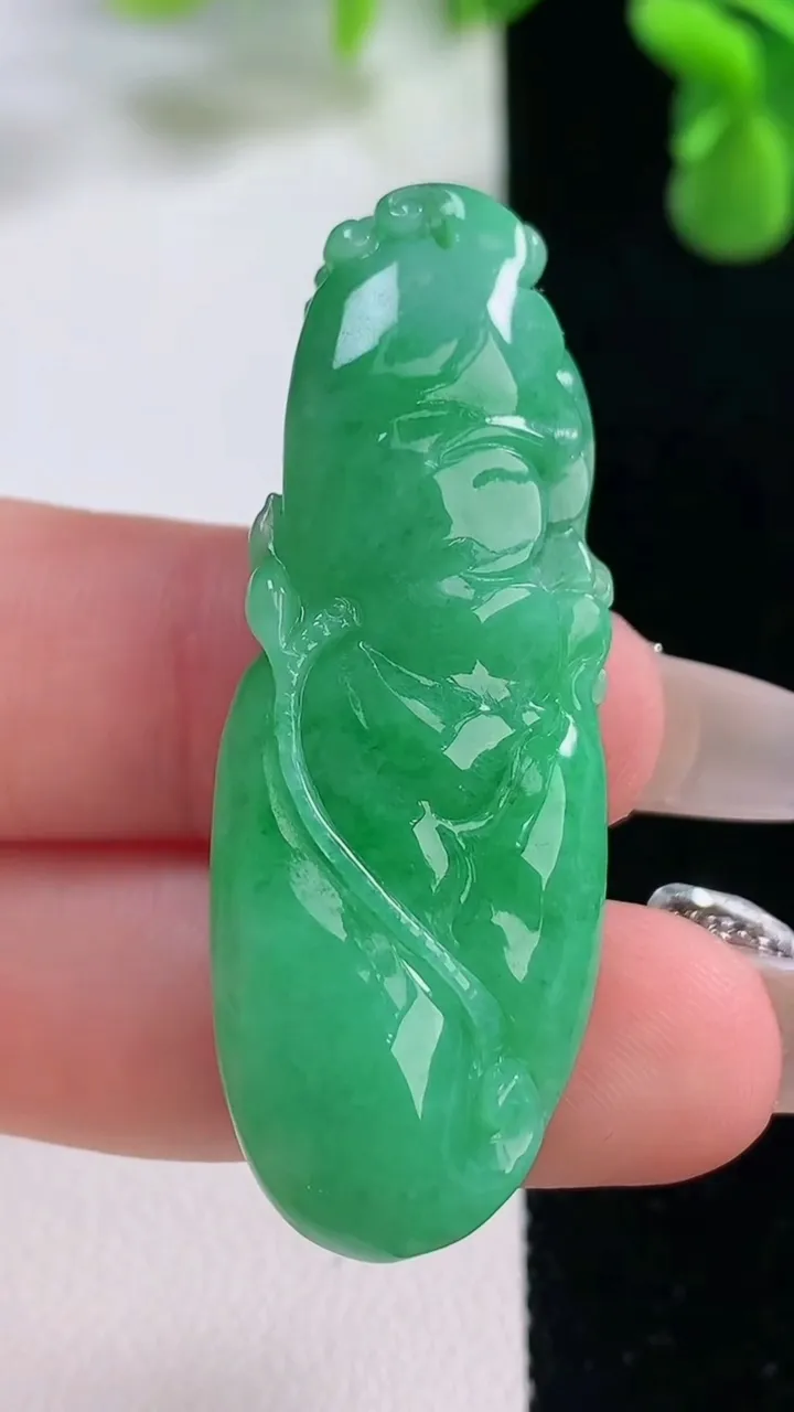 天然A货翡翠和和美美 荷叶鱼吊坠，尺寸47.3-17.2-10，重量:12.57g
12月20日