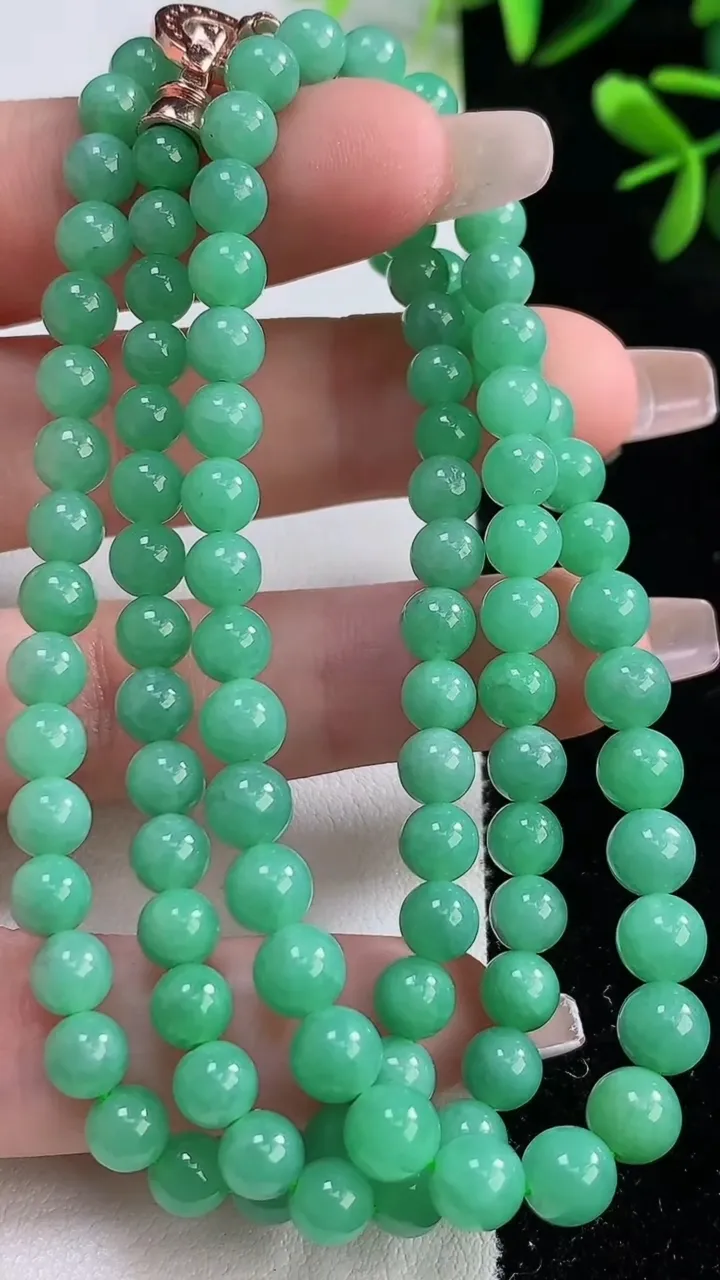 天然A货翡翠圆珠项链，尺寸6，重:32.13g
12月20日