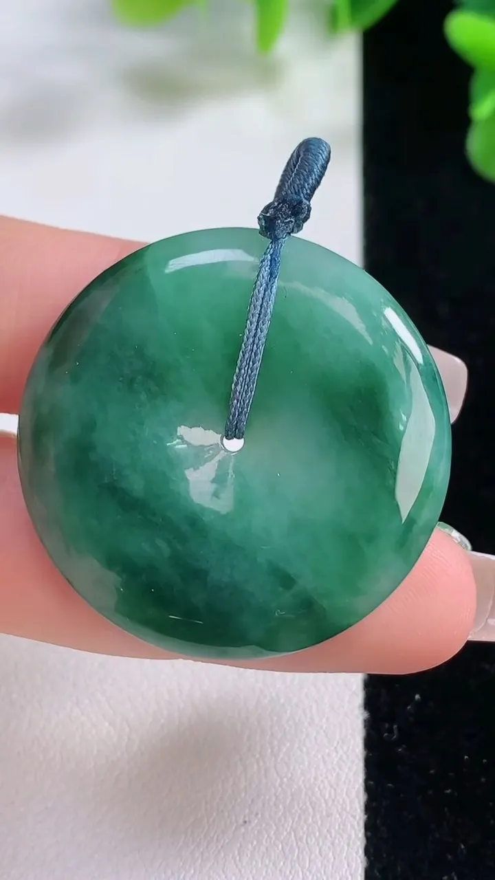 天然A货翡翠平安扣吊坠，尺寸34-5.2，重量:12.71g
12月20日