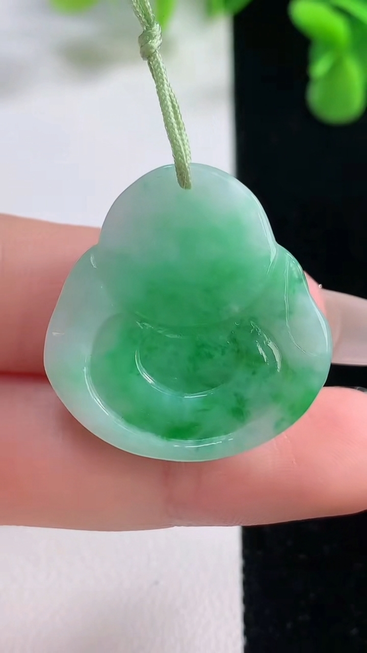 天然A货翡翠佛公吊坠，尺寸28-27-5.8，重量:7.41g
12月20日