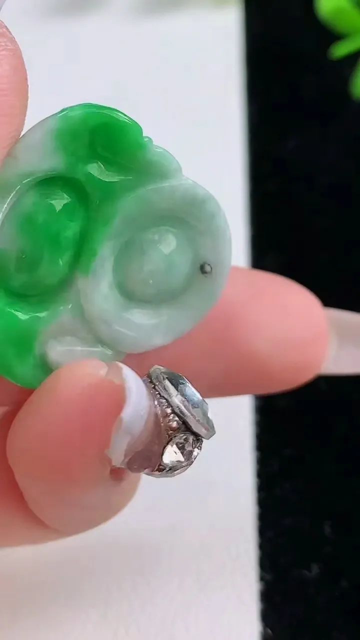 天然A货翡翠佛公吊坠，尺寸26.8-28.8-6.5，重:6.40g
12月20日