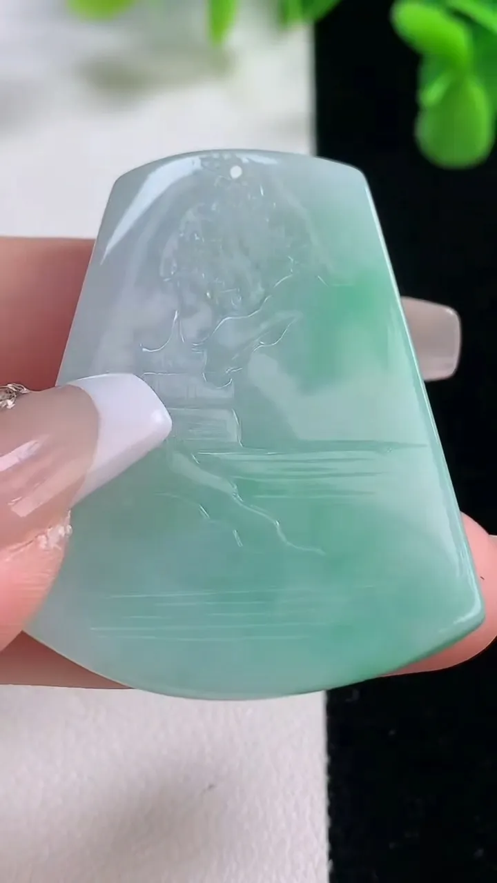 天然A货翡翠山水牌吊坠，尺寸42.6-32.8-6，重量:18.96g
12月20日