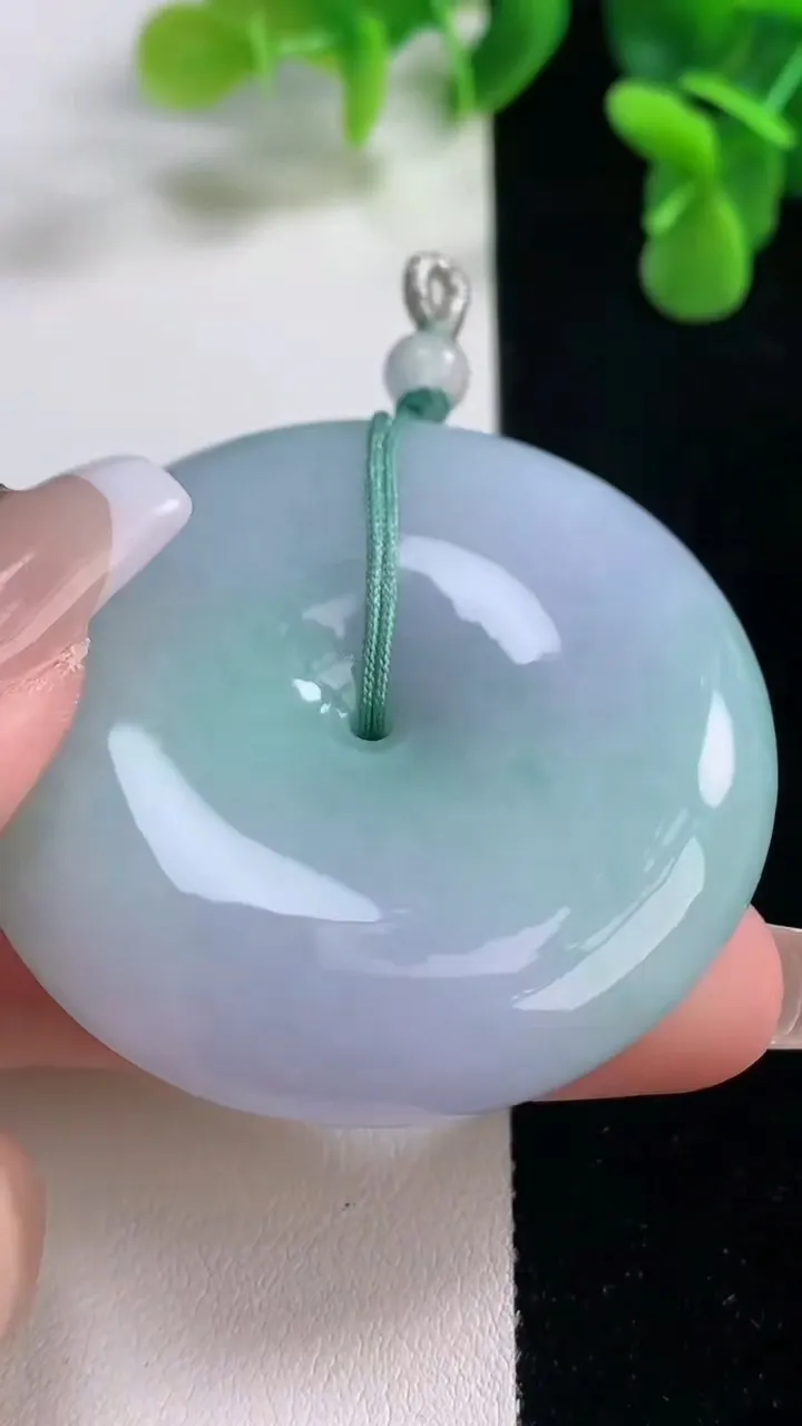 天然A货翡翠春带彩紫罗兰平安扣吊坠，尺寸48.8-12.2，重量:61.41g
12月20日