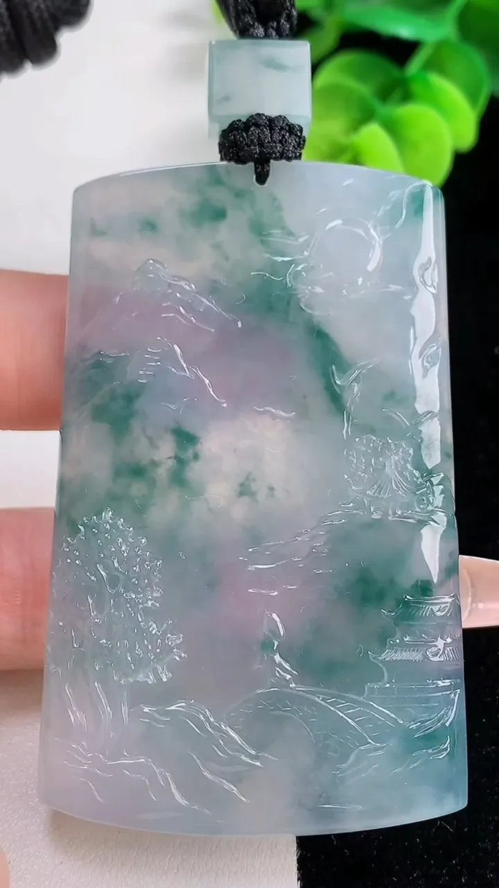 天然A货翡翠种飘花山水牌吊坠，尺寸64.3-40.3-5.3，重量:46.34g
12月20日