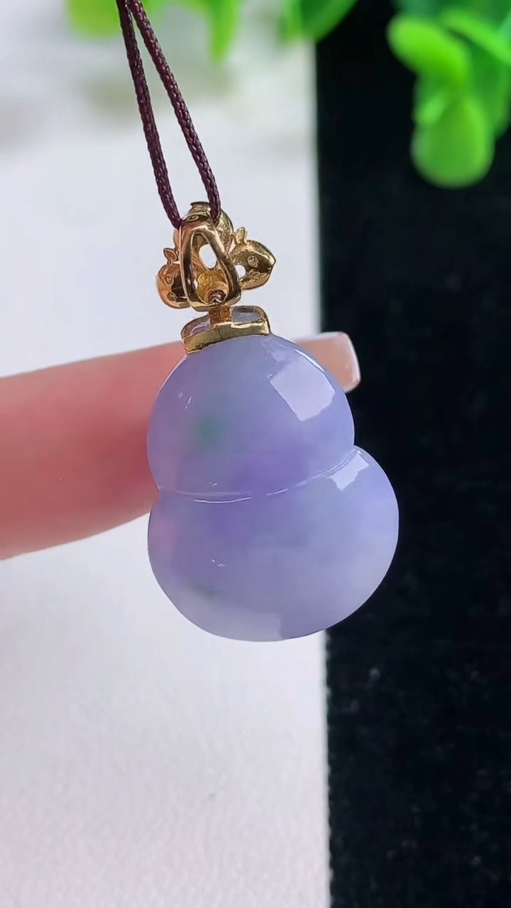 天然A货翡翠18K金紫罗兰葫芦吊坠，尺寸25-17.2-9.4，重量:6.50g
12月20日