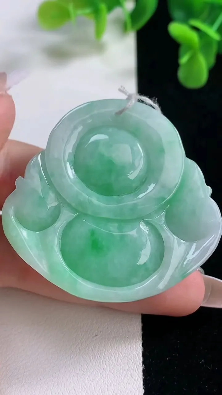 天然A货翡翠佛公吊坠，尺寸44.3-46-12.5，重量:41.06g
12月20日