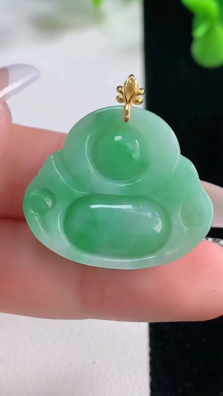 天然A货翡翠佛公吊坠，尺寸25-28-6，重量:6.05g
12月20日