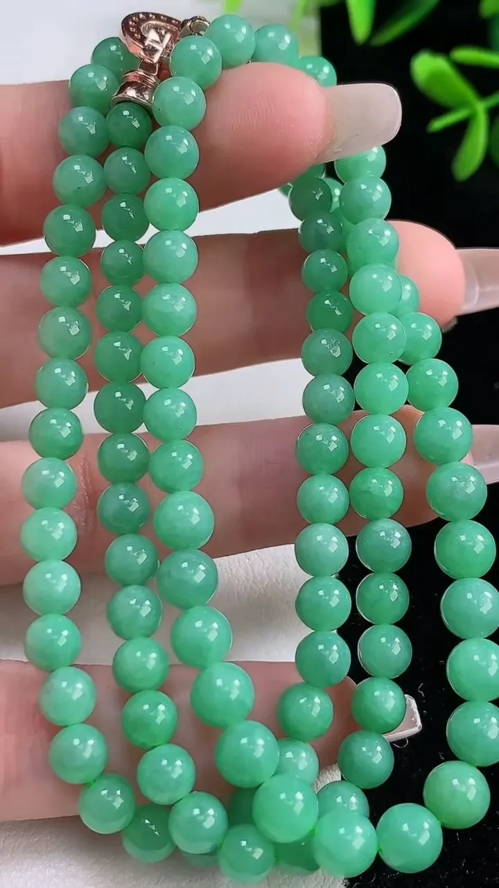 天然A货翡翠圆珠项链，尺寸6，重:32.13g
12月20日