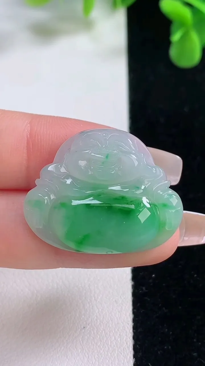 天然A货翡翠佛公吊坠，尺寸23.5-30-5.3，重量:6.41g
12月20日