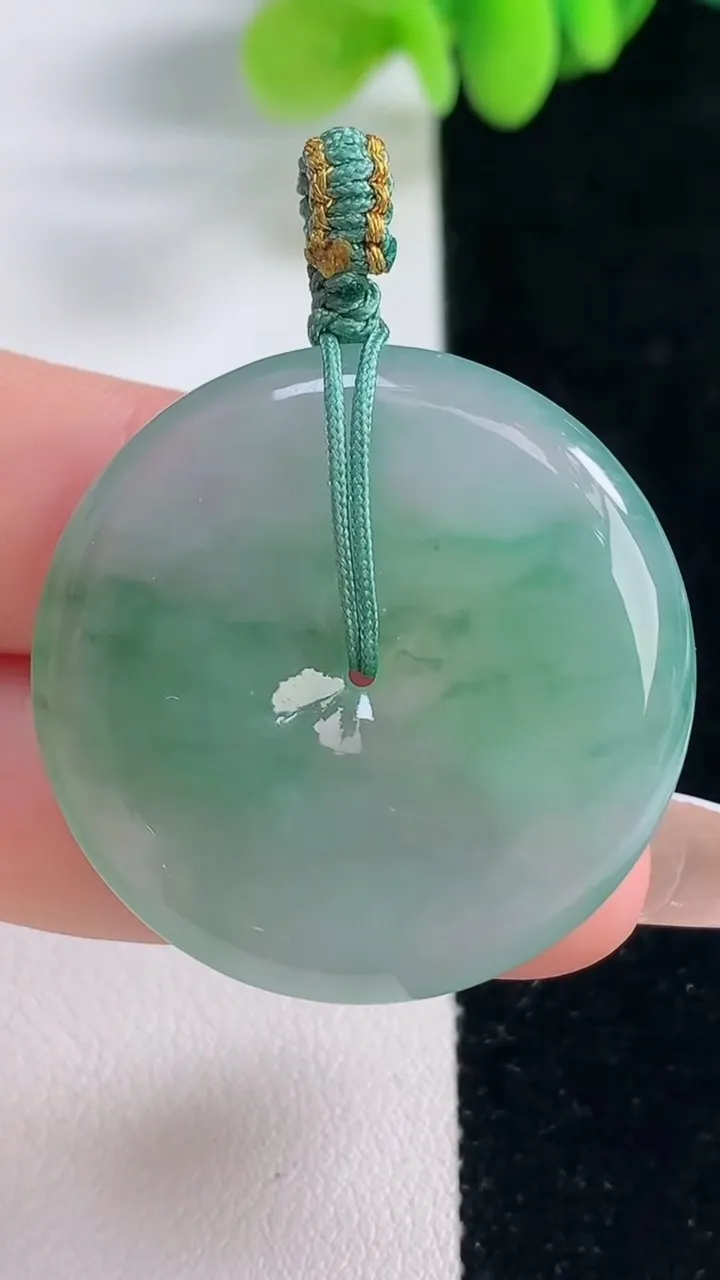 天然A货翡翠种飘花平安扣吊坠，尺寸33-6.2，重量:15.74g
12月20日