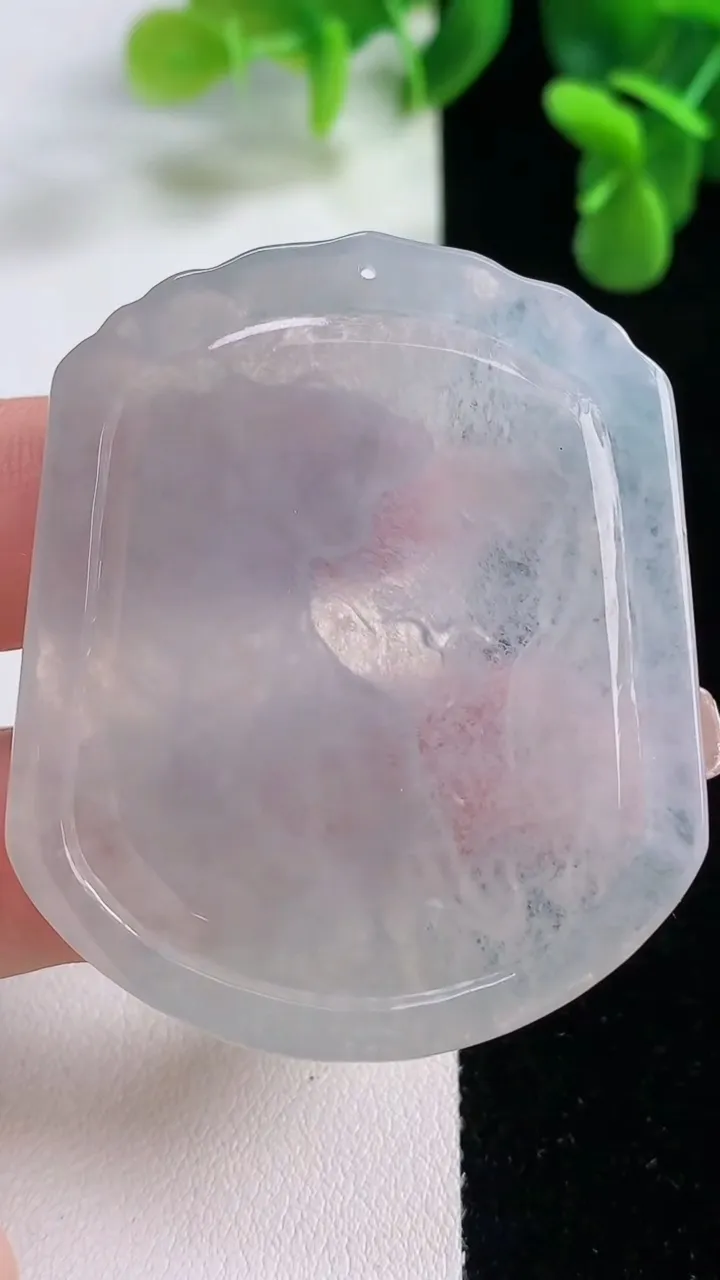 天然A货翡翠生肖虎吊坠，尺寸49.7-42-4.6，重量:20.30g
12月20日