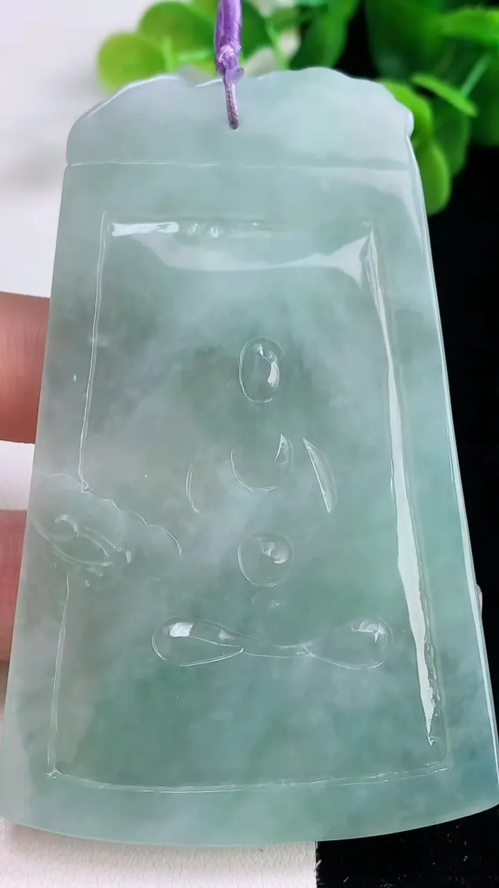 天然A货翡翠普贤菩萨吊坠，尺寸81-51-5.5，重量:51.44g
12月20日