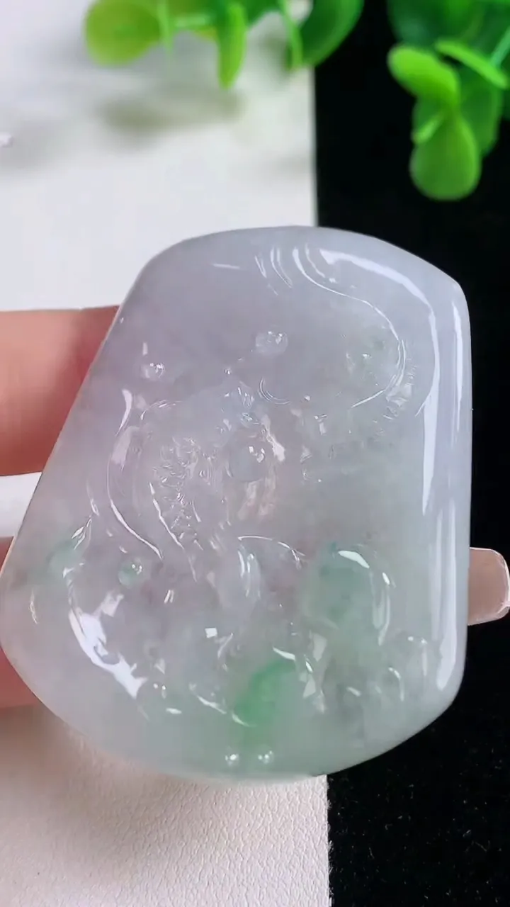 天然A货翡翠和和美美 荷叶鱼吊坠，尺寸52.5-41.8-5，重量:28.96g
12月20日