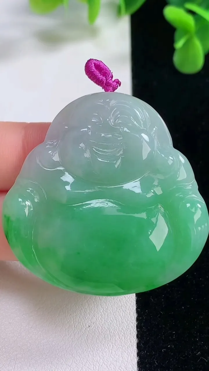 天然A货翡翠佛公吊坠，尺寸43.3-43.7-5.4，重量:19.69g
12月20日