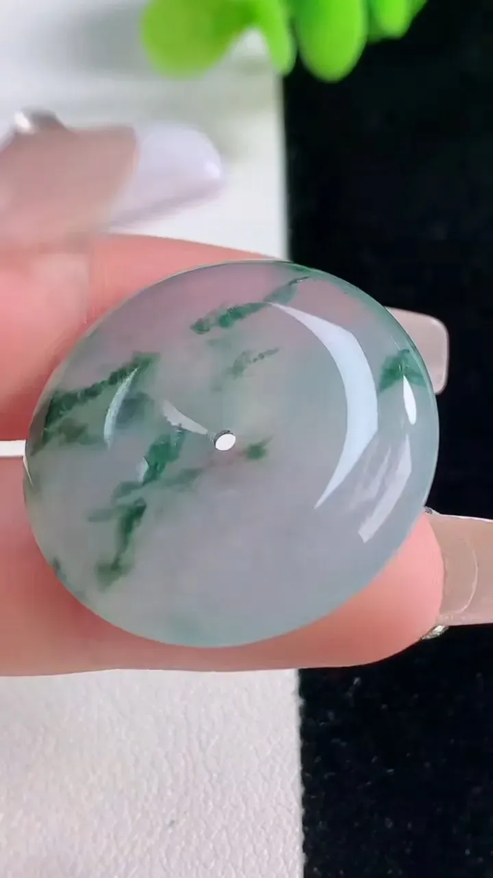 天然A货翡翠种飘花平安扣吊坠，尺寸28.3-6，重量:10.00g
12月20日