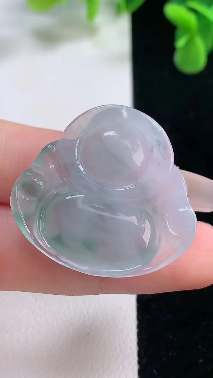 天然A货翡翠冰种飘花佛公吊坠，尺寸30.2-32.4-5.5，重量:7.63g
12月20日