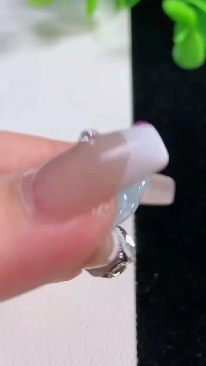 天然A货翡翠冰种飘花佛公吊坠，尺寸40.8-44-5.9，重量:16.23g
12月20日