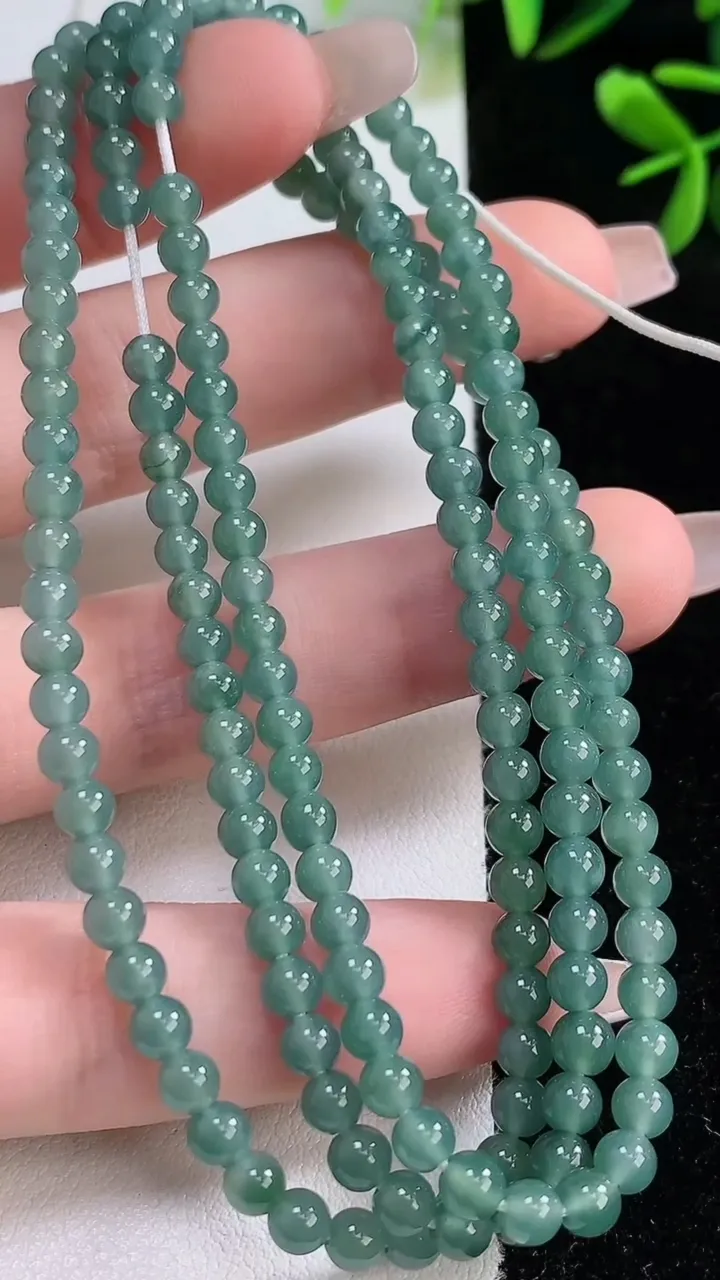 天然A货翡翠圆珠项链，尺寸4-164颗，重:18.97g
12月20日