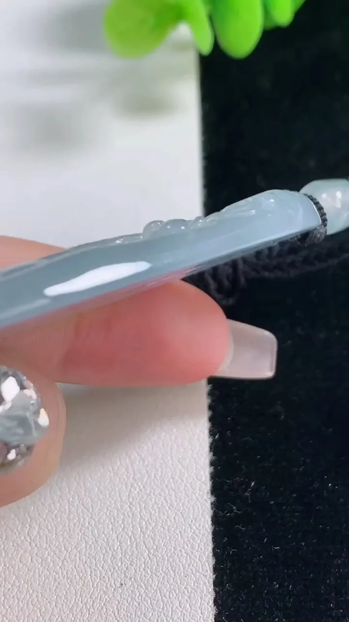 天然A货翡翠种紫罗兰虚空藏菩萨吊坠，尺寸60-35.6-5.3，重量:29.64g
12月20日