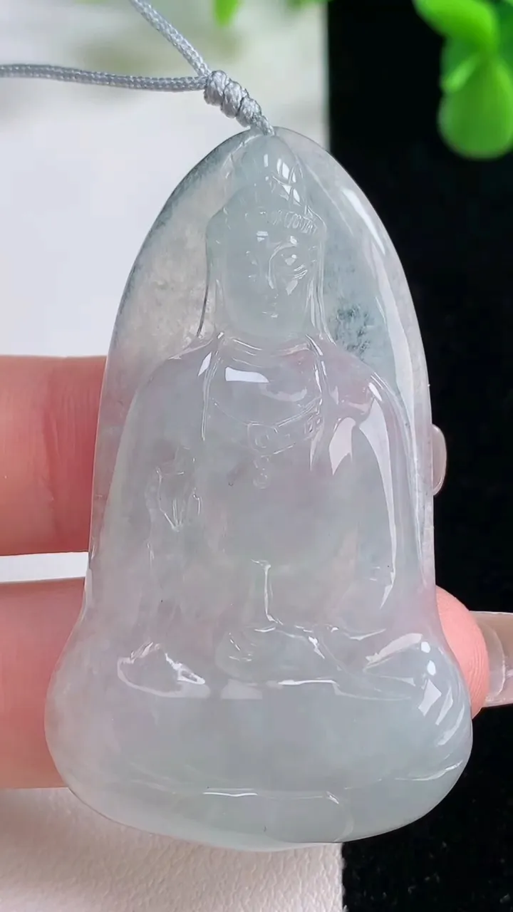 天然A货翡翠观音菩萨吊坠，尺寸53.6-31.8-5.3，重量:16.69g
12月20日