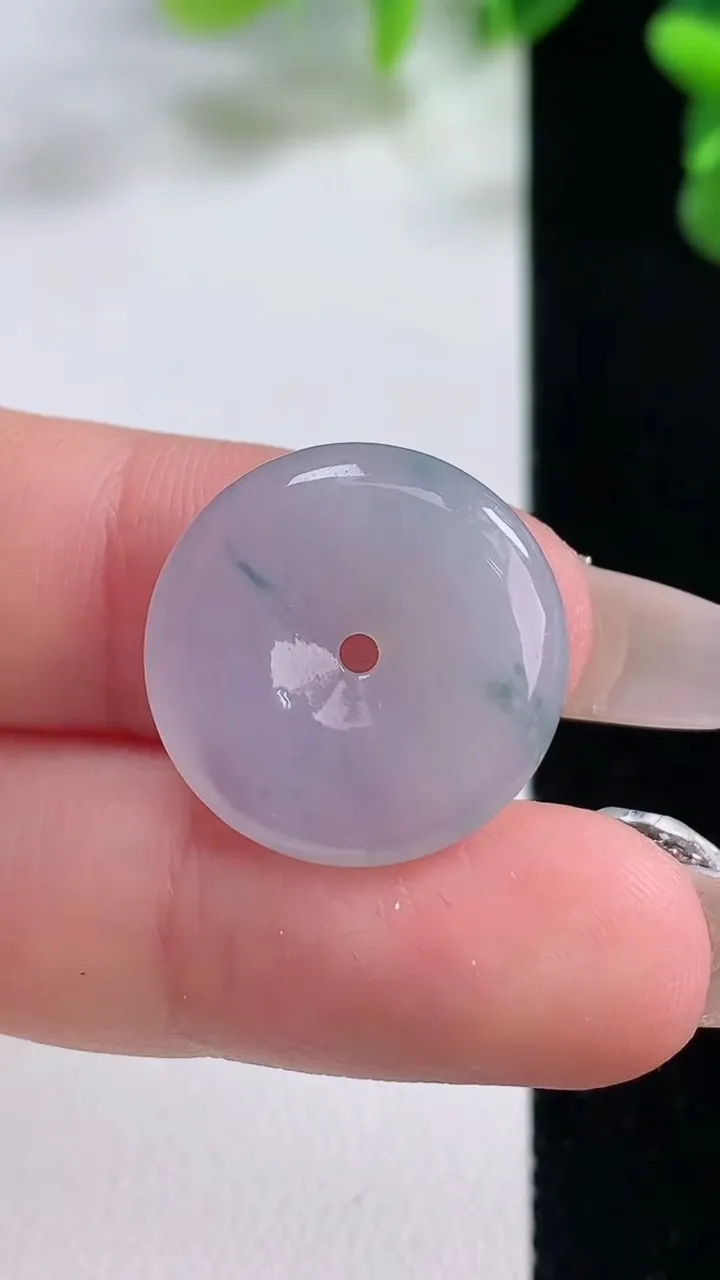 天然A货翡翠冰种紫罗兰飘花平安扣吊坠，尺寸19.3-3.8，重量:3.25g
12月20日