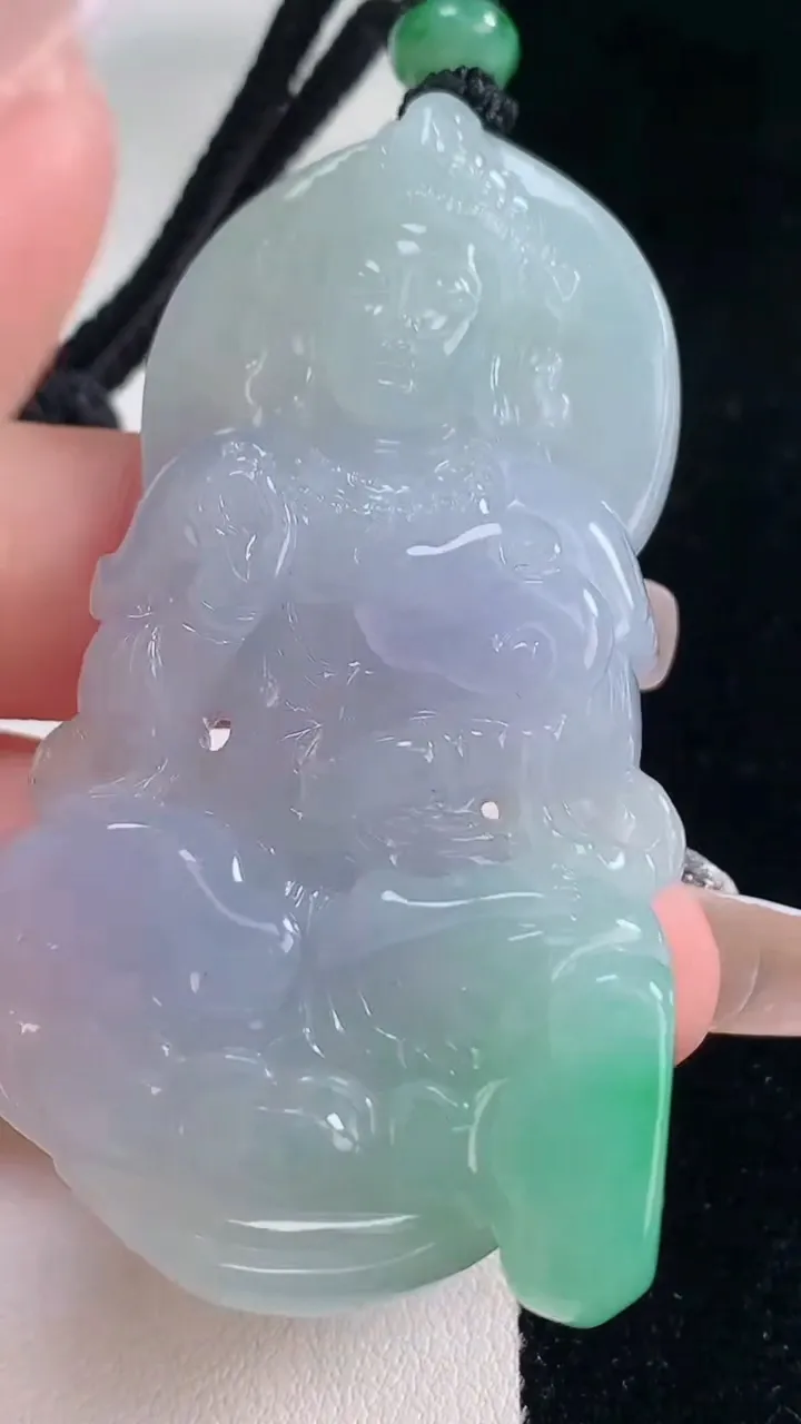 天然A货翡翠春带彩紫罗兰大势至菩萨吊坠，尺寸62.3-35.3-10.4，重量:47.58g
12月