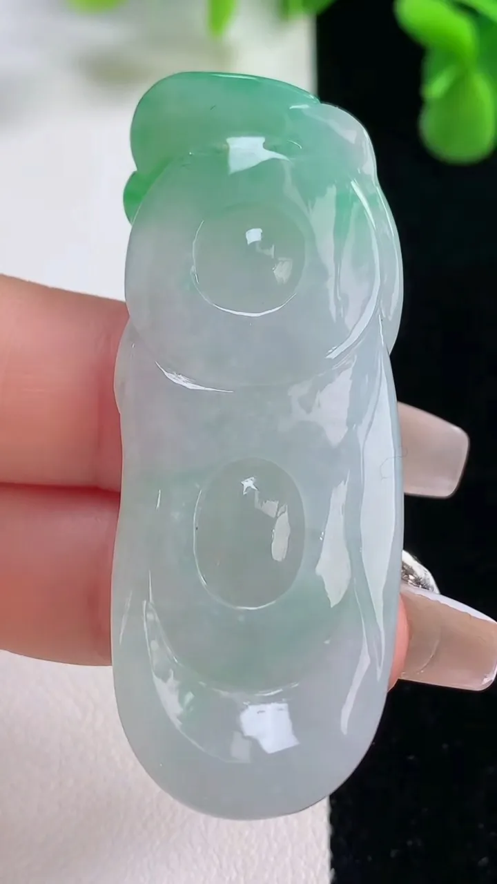 天然A货翡翠逍遥佛吊坠，尺寸53.8-20.6-9.5，重量:20.00g
12月20日