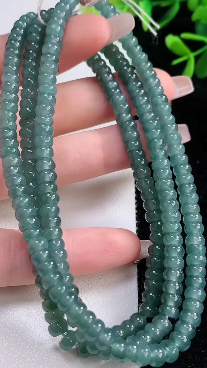 天然A货翡翠算盘珠项链，尺寸5.2-124颗，重:42.47g12月20日
工厂直销收藏佳品,种好水足，色泽均匀，有种有色，上手高大气！
