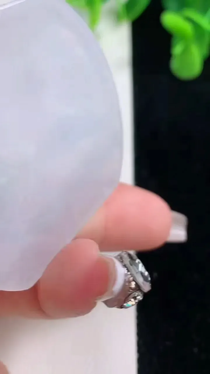 天然A货翡翠文殊菩萨吊坠，尺寸54-45.6-5.8，重量:30.35g
12月20日