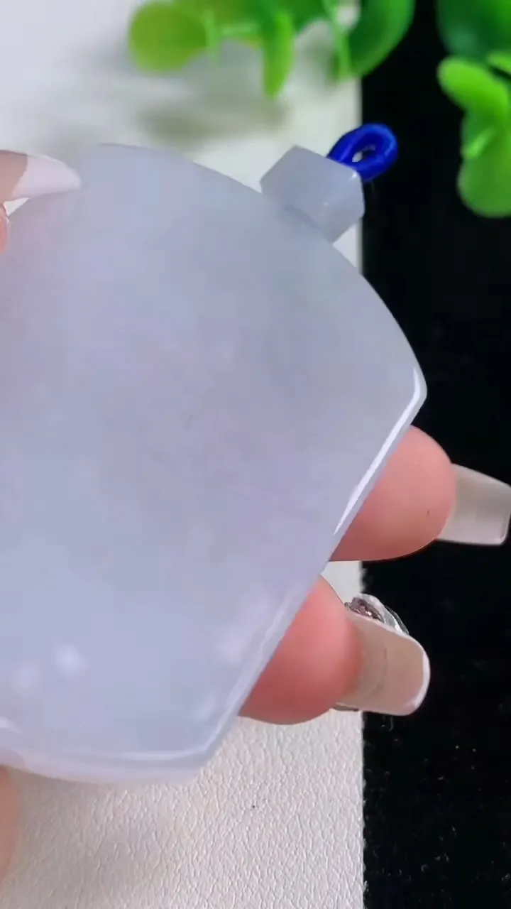 天然A货翡翠紫罗兰无事牌吊坠，尺寸57-40.8-5.6，重量:39.89g
12月20日