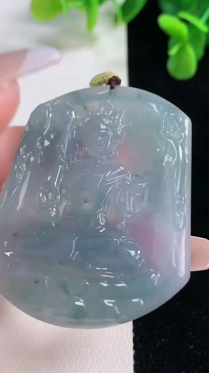 天然A货翡翠紫罗兰不动明王吊坠，尺寸52.8-43.6-4.6，重量:26.70g
12月20日