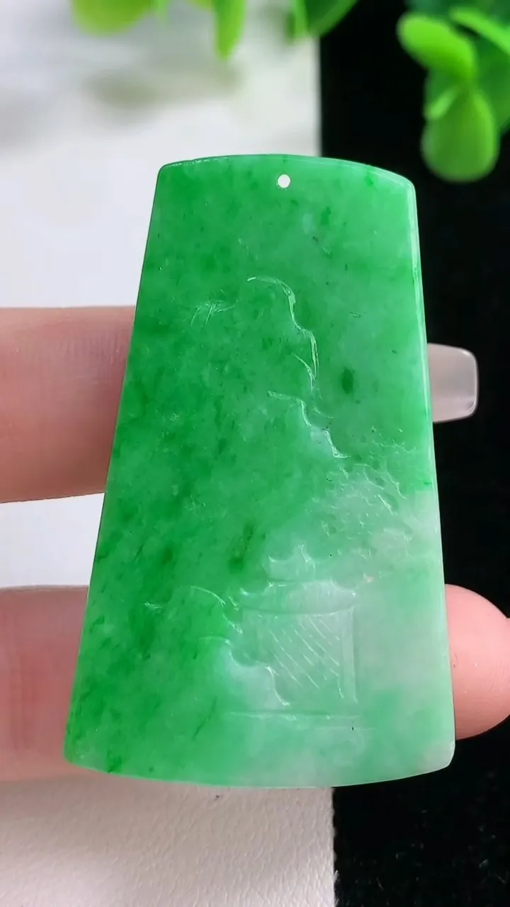 天然A货翡翠山水牌吊坠，尺寸50-30-5，重量:19.14g
12月20日