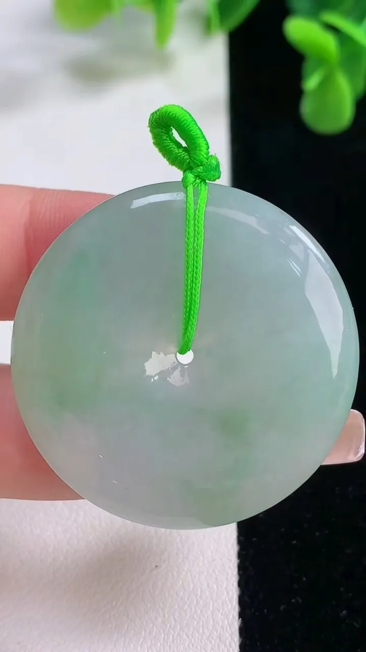 天然A货翡翠平安扣吊坠，尺寸38.3-5.7，重量:17.85g
12月20日