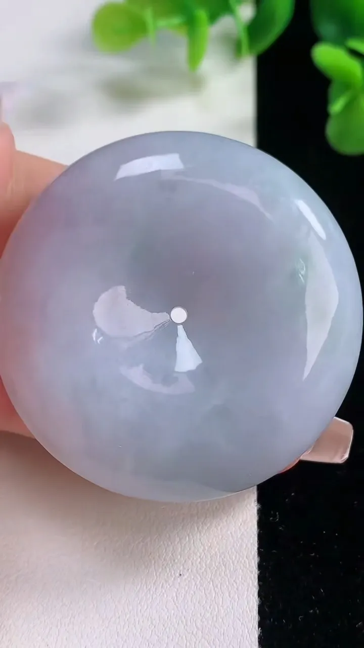 天然A货翡翠紫罗兰平安扣吊坠，尺寸49.3-12.3，重量:62.04g
12月20日