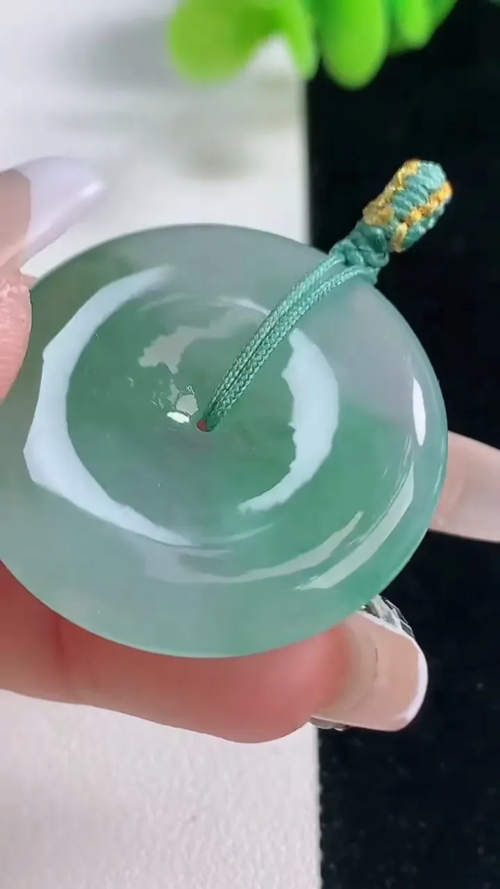 天然A货翡翠种飘花平安扣吊坠，尺寸33-6.2，重量:15.74g
12月20日