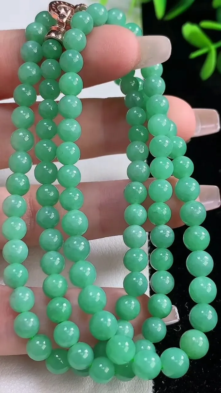 天然A货翡翠圆珠项链，尺寸6，重:32.13g
12月20日