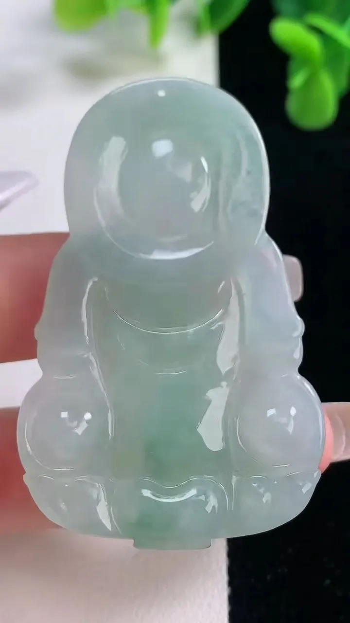 天然A货翡翠观音菩萨吊坠，尺寸56.7-36.2-6.7，重量:20.97g
12月20日