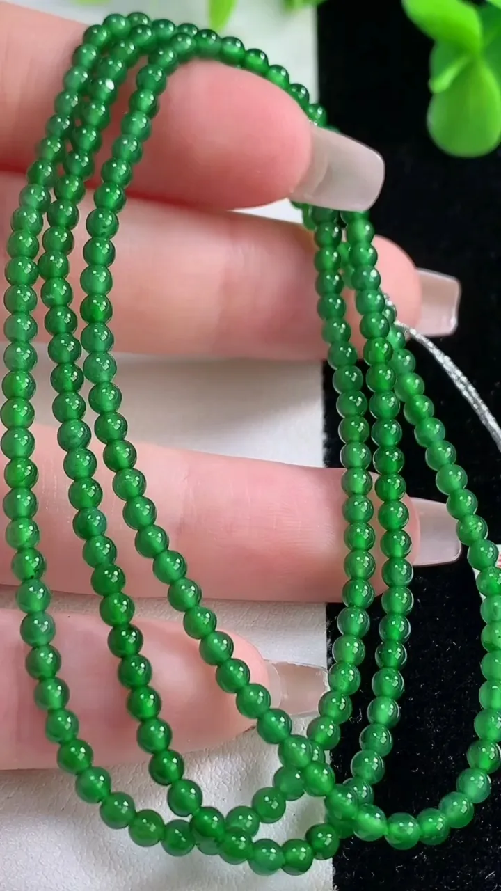 天然A货翡翠小米珠项链，尺寸2.9-199颗，重量:9.55g12月20日
工厂直销收藏佳品,种好水足，色泽均匀，有种有色，上手高大气！