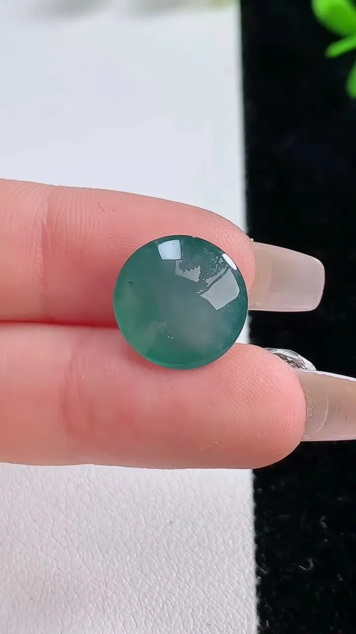 天然A货翡翠蛋面镶嵌件，尺寸13.8-7.6，重:2.10g
12月20日