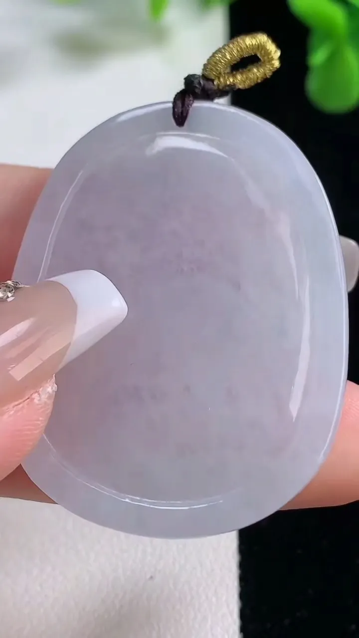 天然A货翡翠生肖牛吊坠，尺寸44.7-34.5-5.7，重量:16.44g
12月20日