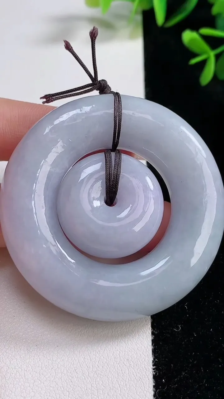 天然A货翡翠紫罗兰母子平安扣吊坠，尺寸55.8-12.8-26.1-12.6，重:79.61g
12