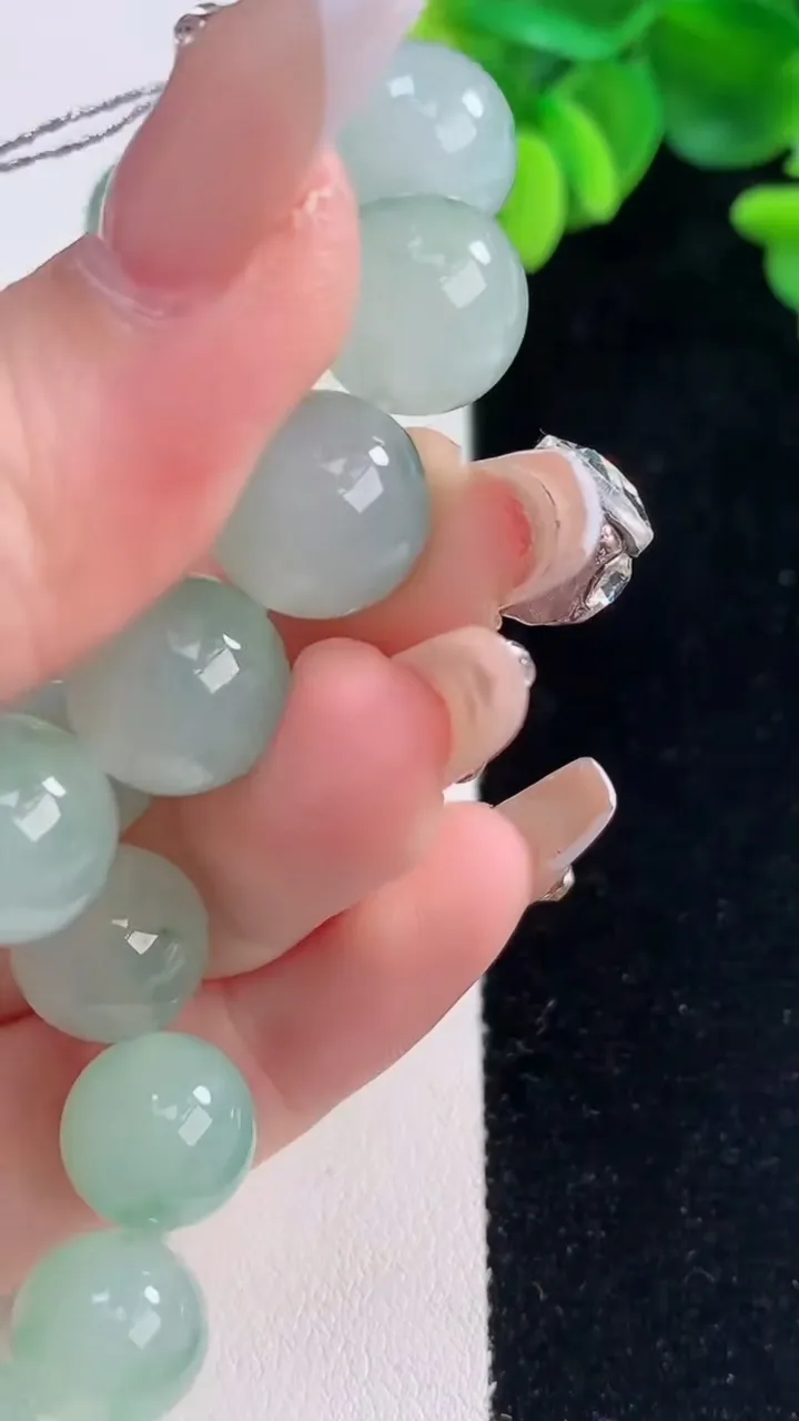 天然A货翡翠种飘花圆珠手串，尺寸11.4-17颗，重量:44.83g12月20日
工厂直销收藏佳品,种好水足，色泽均匀，有种有色，上手高大气！