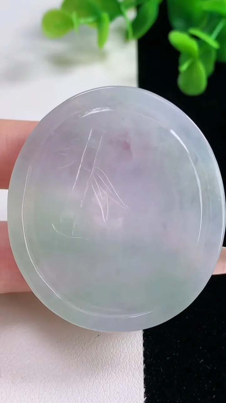 天然A货翡翠观音菩萨吊坠，尺寸53.6-47.6-5，重量:26.86g
12月20日