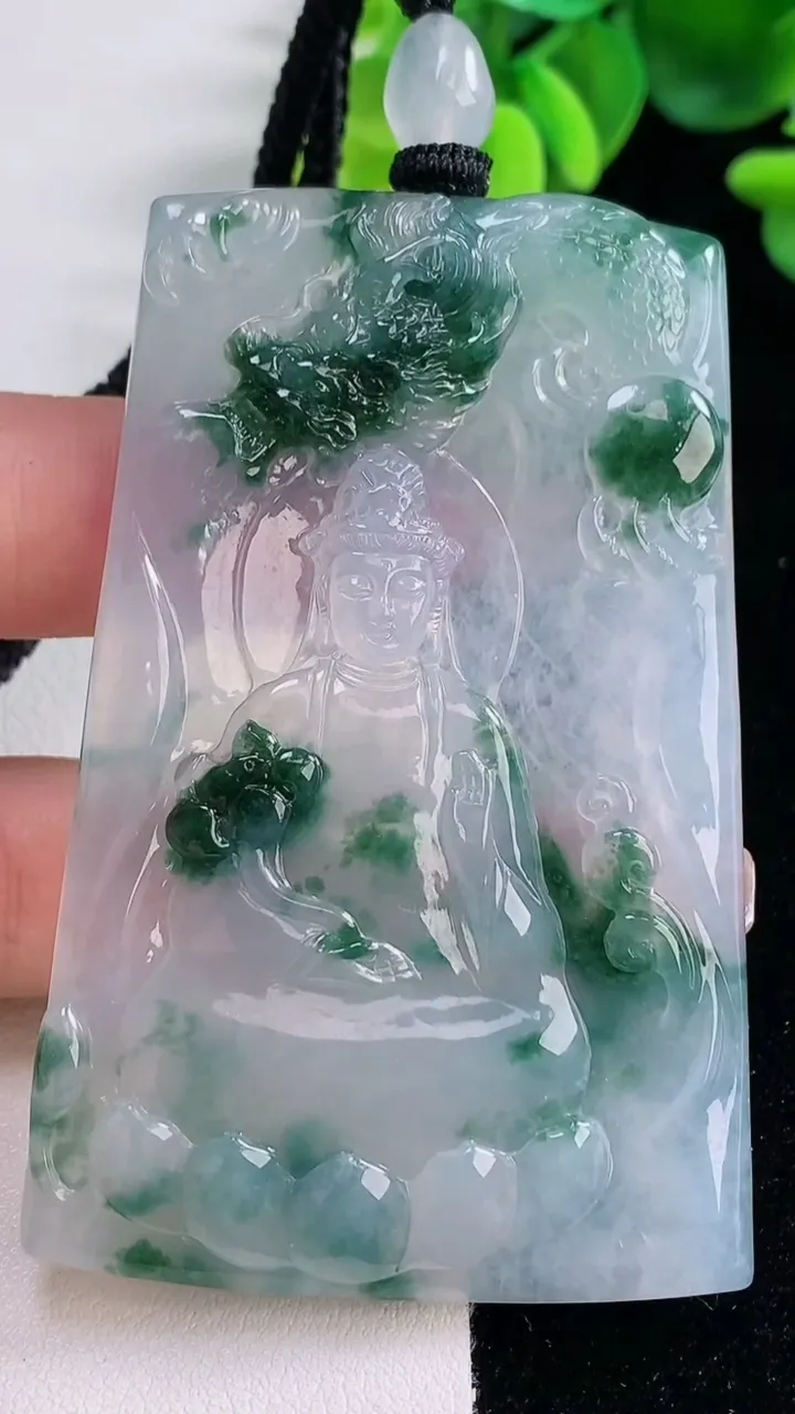 天然A货翡翠种飘花祥龙大势至菩萨吊坠，尺寸70-45-5.3，重量:44.90g
12月20日