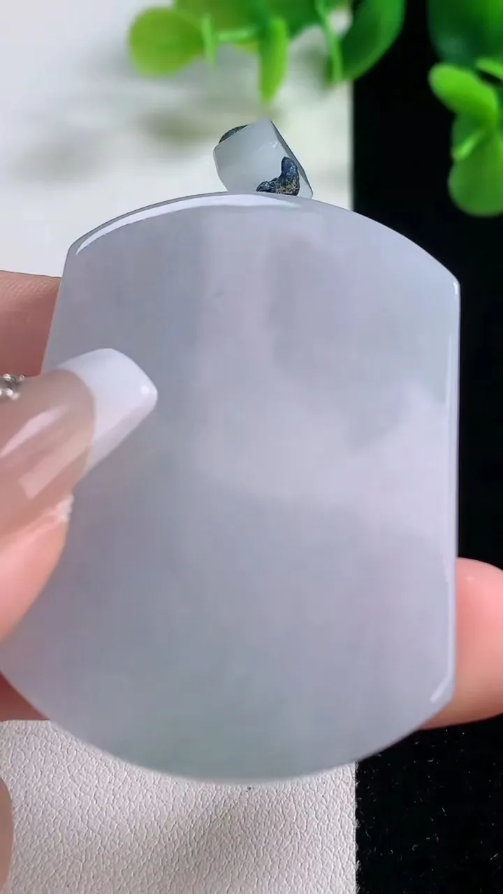 天然A货翡翠无事牌吊坠，尺寸49.5-37-6，重量:33.28g
12月20日