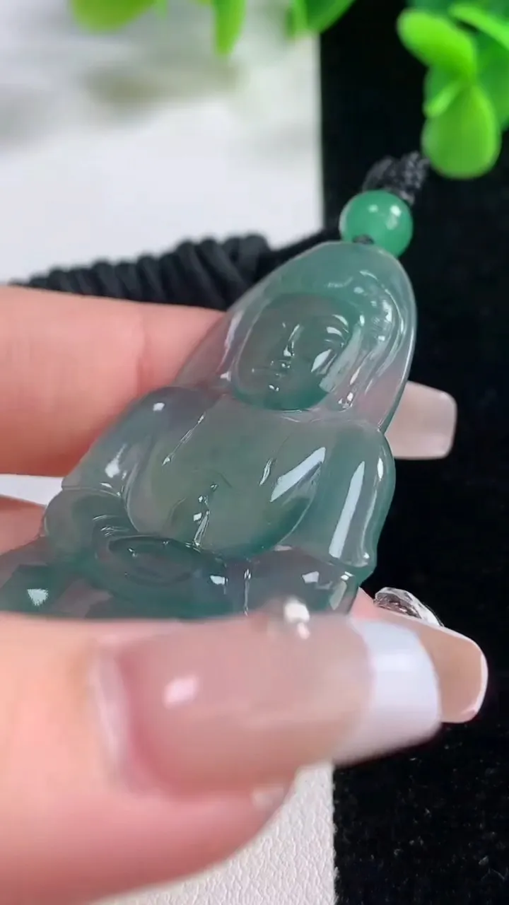 天然A货翡翠蓝水观音菩萨吊坠，尺寸52.4-35-3.5，重量:13.67g
12月20日